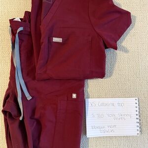 Figs Burgundy Scrub Set